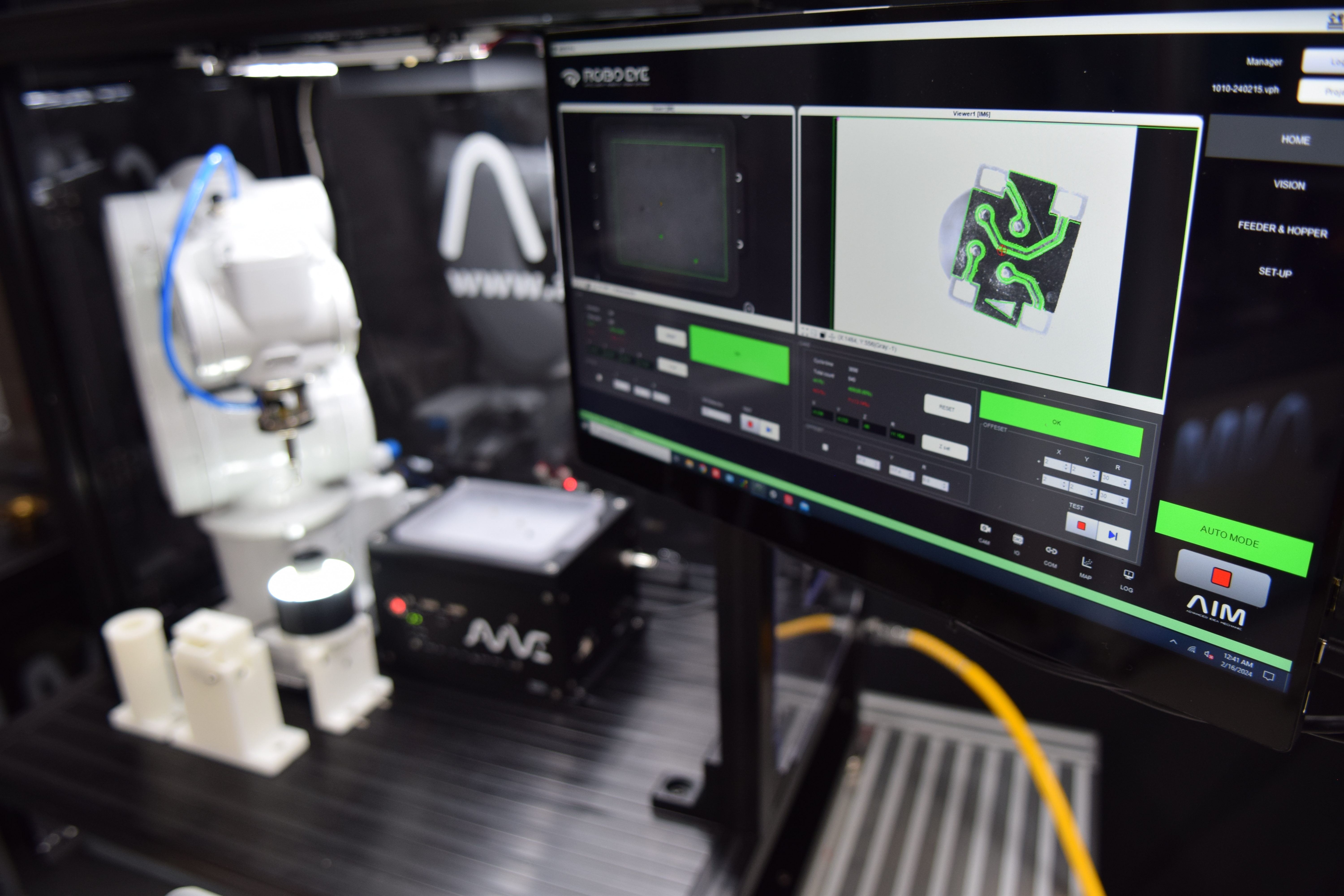 RoboEYE 비전 시스템 — 카메라·조명·컨트롤러 일체 구성