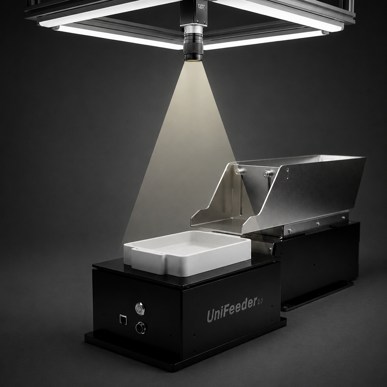 UniFeeder 2.0 — 피더, UniHopper, 상부 비전·조명이 함께 구성된 장비